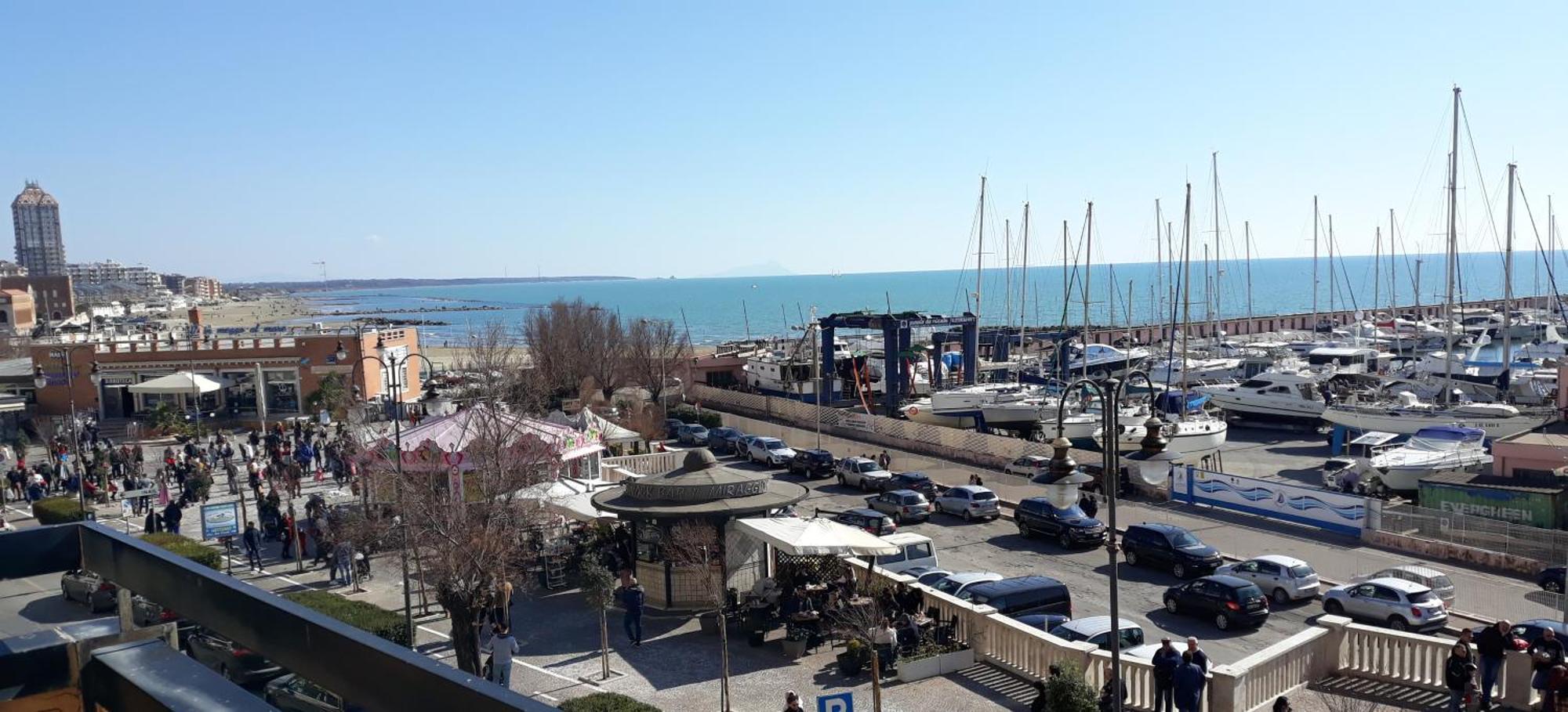 Spazioso Appartamento Sul Lungomare Di Nettuno Exterior foto